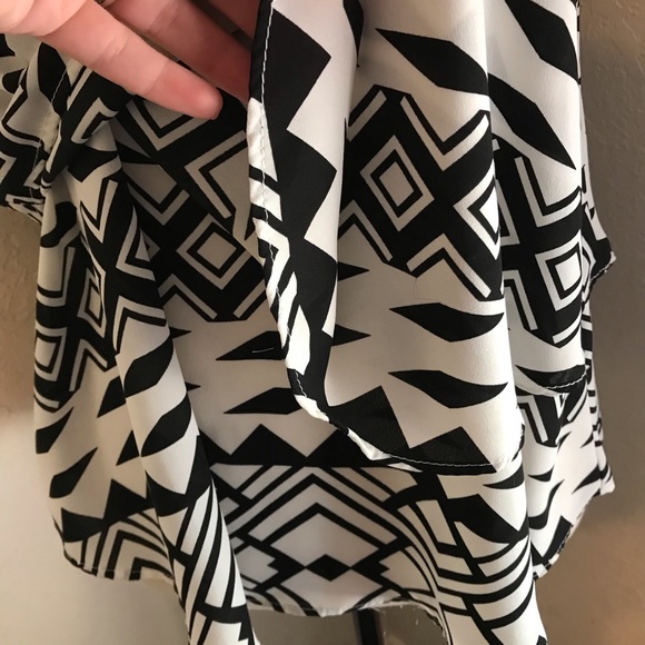 ⚫️⚪️ TANK TOP - Picture 3 of 5